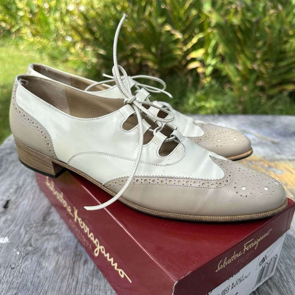 Salvatore Ferragamo Women’s 9.5 Beige Leather Lace-Up Oxford Shoes Italy